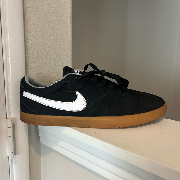 Nike SB Rabona Low Black Gum Bottom 553694-013 Mens US Size 13 Sneaker Shoes - Picture 2 of 9